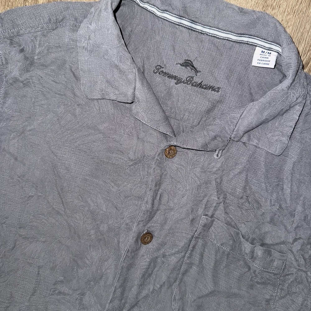 Tommy Bahama 100% Silk Camp Shirt Dark Grey Floral Hawaiian Men's M Short Sleeve